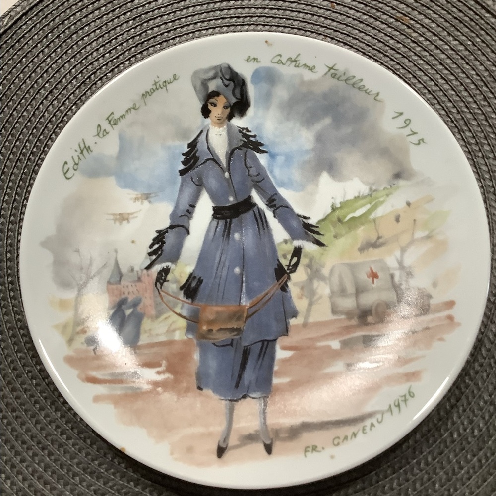 Henri D’Arceau Limoges les Femmes du Siecle "Edith" 1915 Collectors Plate